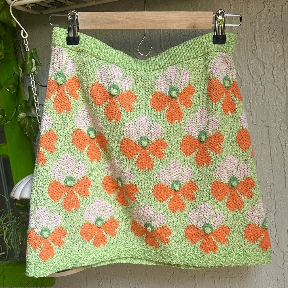 Zara Green Floral Knit Crop Cardigan & Skirt Set with Orange Flowers - Picture 6 of 8